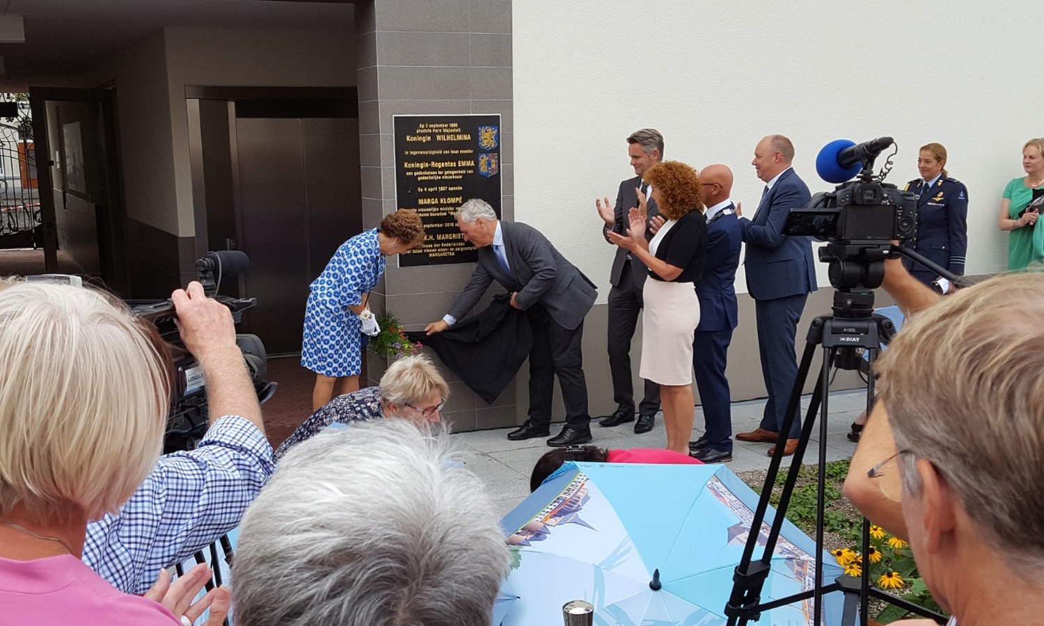 Onthulling van de plaquette voor de Verenigde Gasthuizen in Kampen